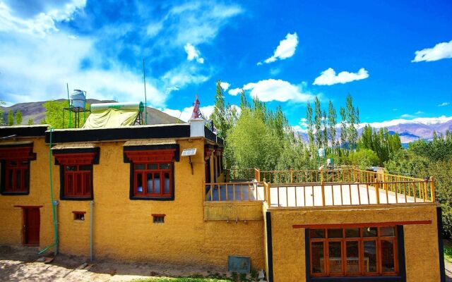 TIH Chomal Huts