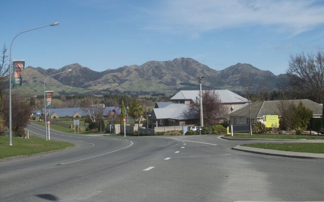 Tussock Peak Motor Lodge