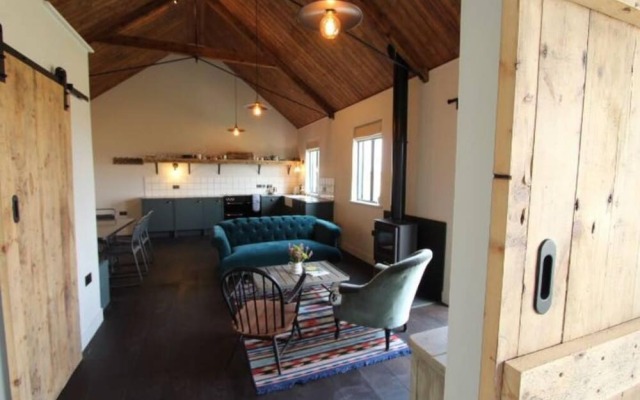 Rustic 1-bed Holiday Home in Suffolk Countryside