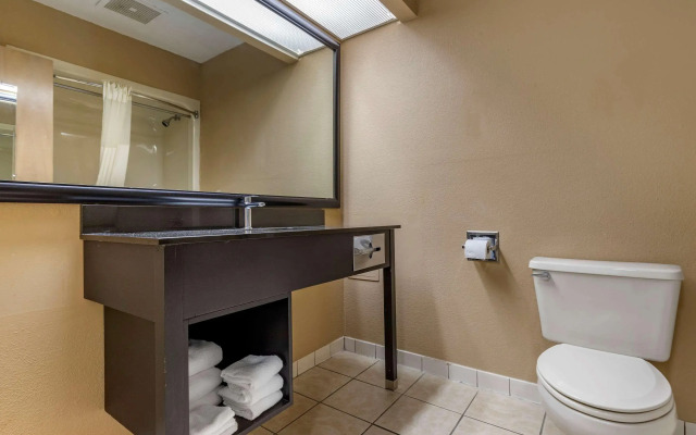 Quality Inn & Suites Ft. Jackson Maingate