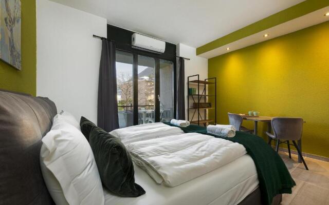Monolocale con terrazzo vista lago in Via Cassarinetta by LR