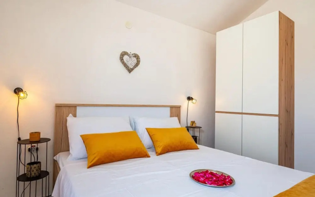 Stunning Home in Molat With Wifi and 2 Bedrooms