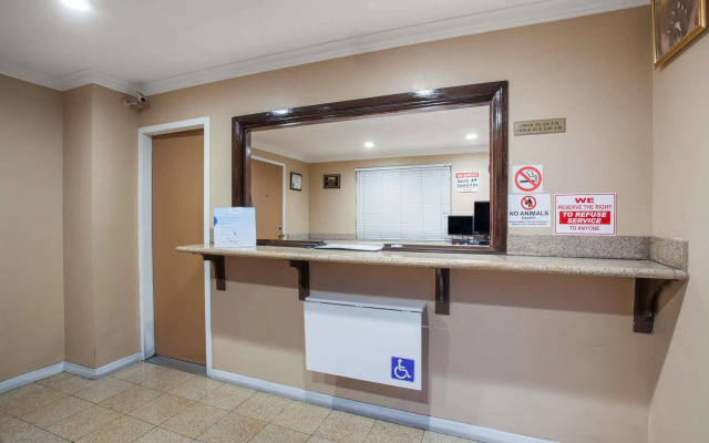 Express Inn & Suites