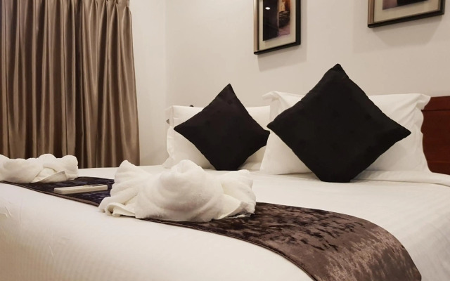 Heeren Straits Hotel