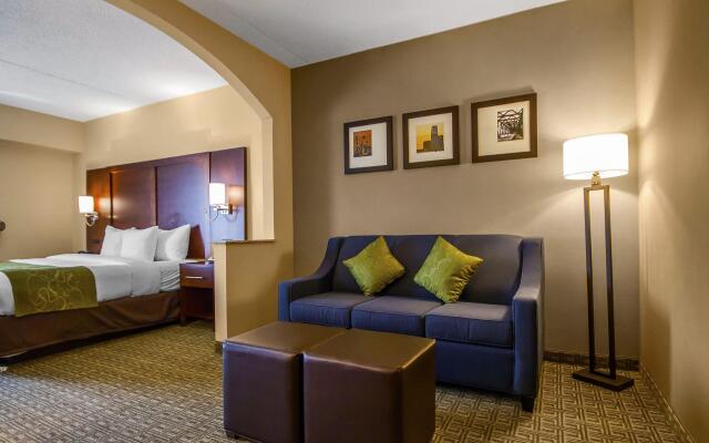 Comfort Suites at Woodbridge