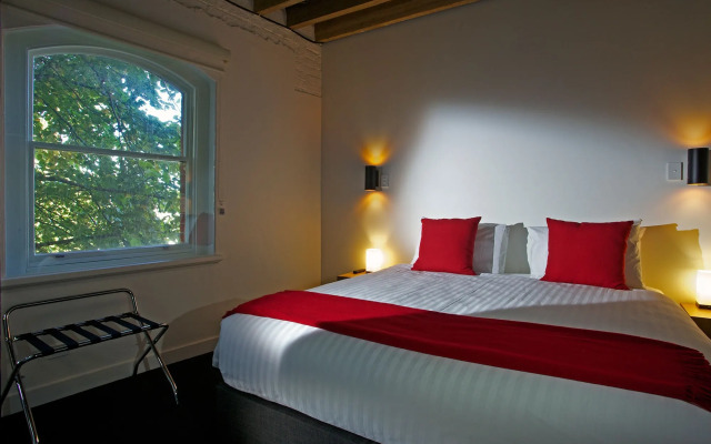 Sullivans Cove Apartments