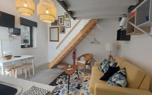 Mezzanine Stylish Apartment H by Vacationy
