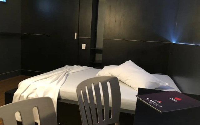 SNOB Motel