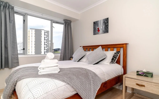 Warm & Cosy Two-Bedroom Apartment in CBD