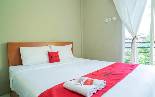 OYO 2493 Lotus Hotel Syariah