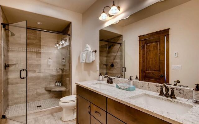 Spacious 3 Bedroom Townhome in River Run Village Within Walking Distance to Gondola and Restaurants