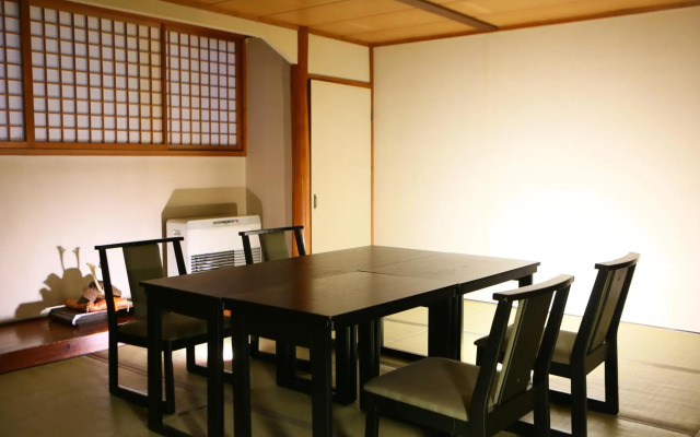 Nakaoyama Onsen Shosenkaku