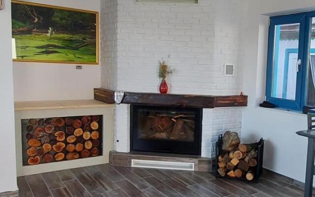 Delta Summer House Crisan
