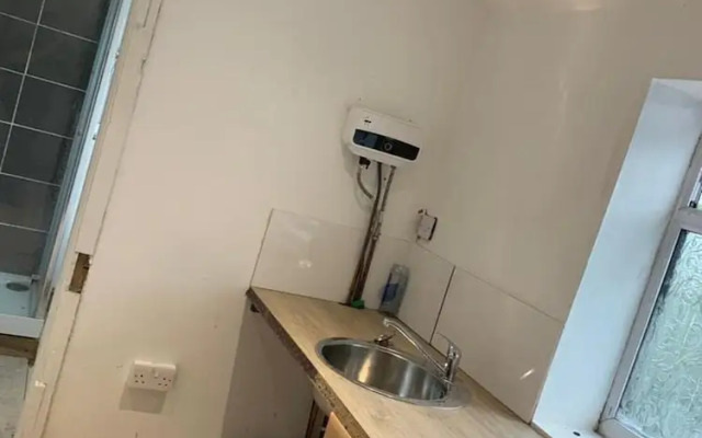 One Lovely Apartmt 1 Double & 2 Camp Beds