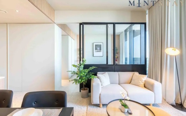 Sleek 1BR w Balcony in Business Bay - Apartment in ดูไบ - Photo 2