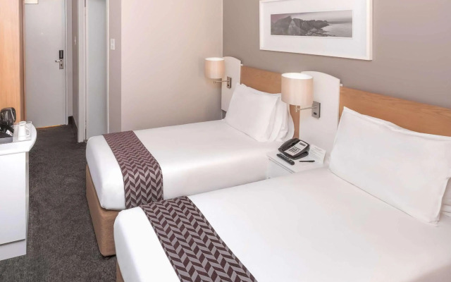 StayEasy Century City