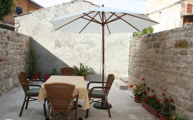 Apartments by the sea Vrboska (Hvar) - 4601