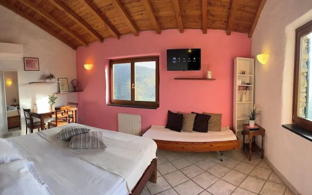 Panoramic Rural House With Garden