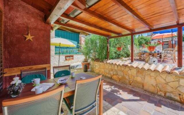 Apartment with pool Visnjan