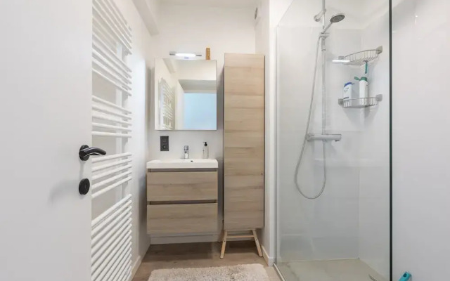 Modern Flat Near the sea