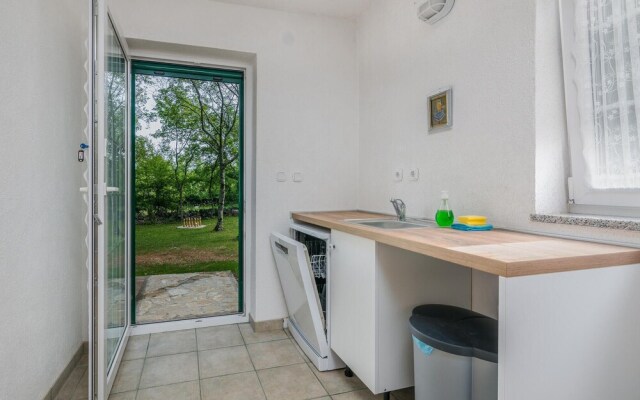 Stunning Home in Ostrobradic With Wifi and 2 Bedrooms