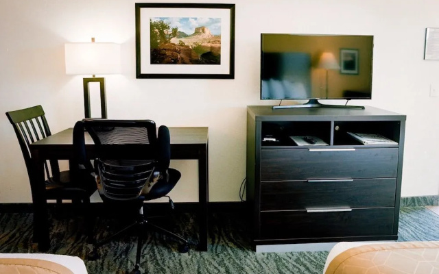 Pines Inn & Suites