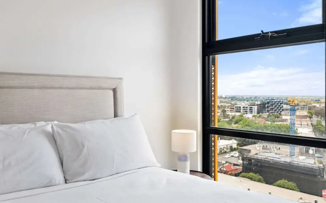 Renovated 2-bed Apartment With Balcony