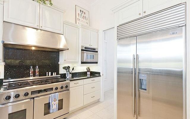 Bahama Mama 4 Br home by RedAwning