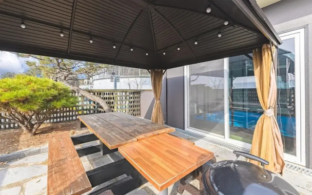 Chuncheon Poolhouse Epop