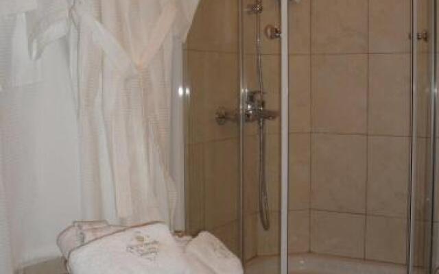 Kyknos De Luxe Suites & Rooms