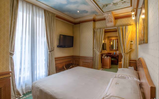 River Palace Hotel