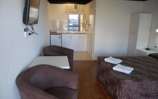 Slipway Hotel Motel