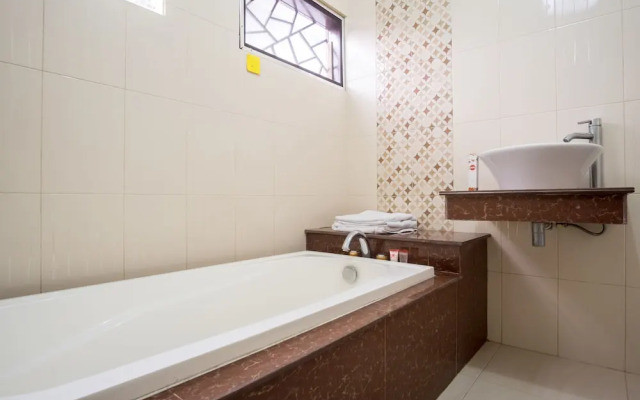 Naufal Guest House by OYO Rooms