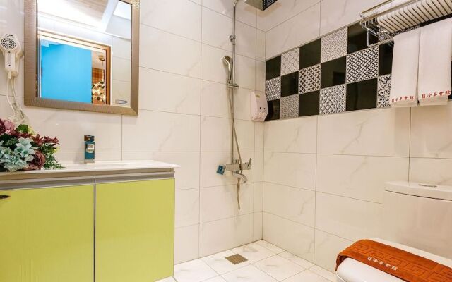 Mountain in Florence Homestay