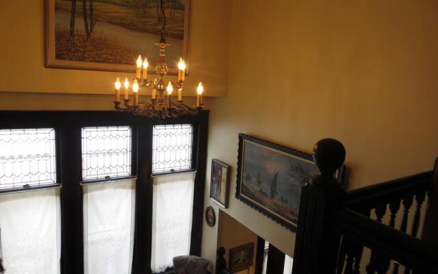 Redwood Bed and Breakfast