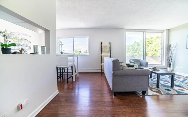 Beautiful 2bdr Suite w Parking Patio Coffee Wifi