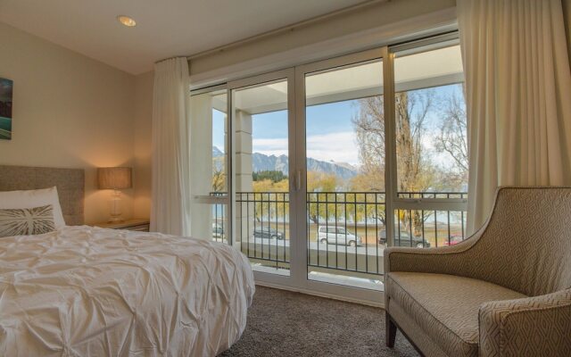Lake Esplanade Villa