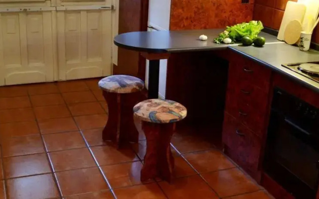 Center Parliament - Gucci