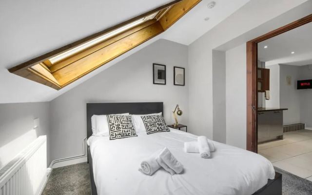 Luxury Penthouse Suite - Swansea Central - Beach