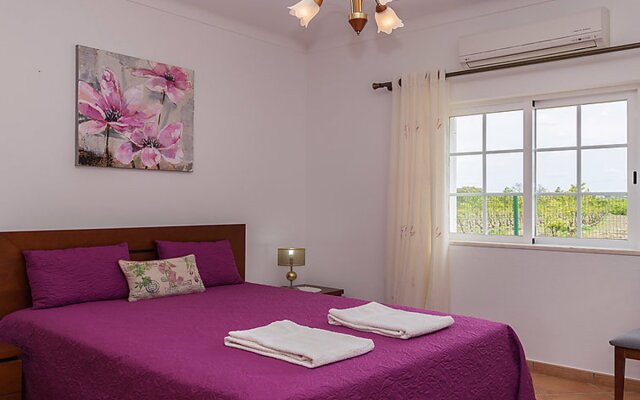 Casa das Amendoeiras