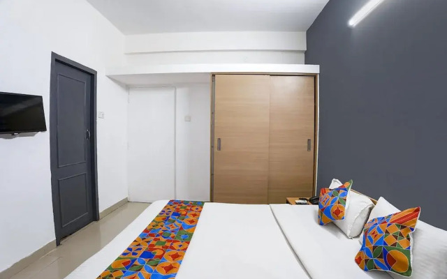 Oyo 24052 Flagship Covelong Residency