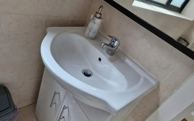 Immaculate 2-bed Apartment in London