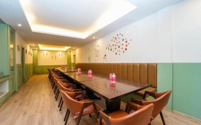 Hotel Glenroy By DLS Hotels