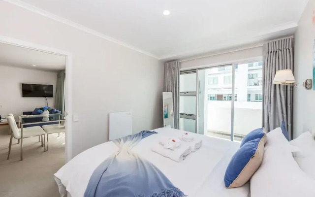 Elegant 2BR Princes Wharf Apartment