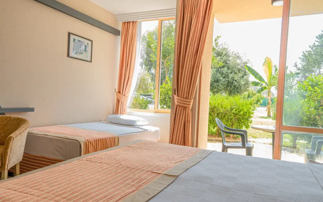 Senza Sunset Beach Hotel