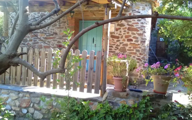 Comfy Farmhouse in Valencia de Alcántara With Pool