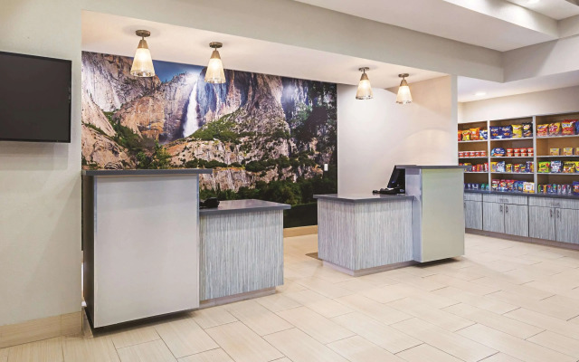 La Quinta Inn & Suites by Wyndham Fresno Northwest