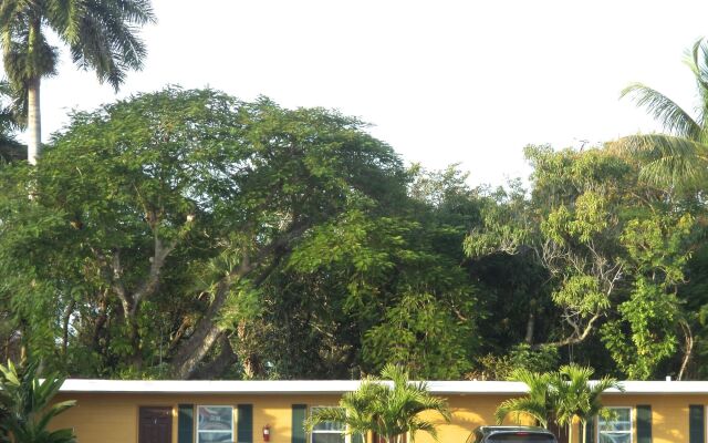 Glades Motel - Naples