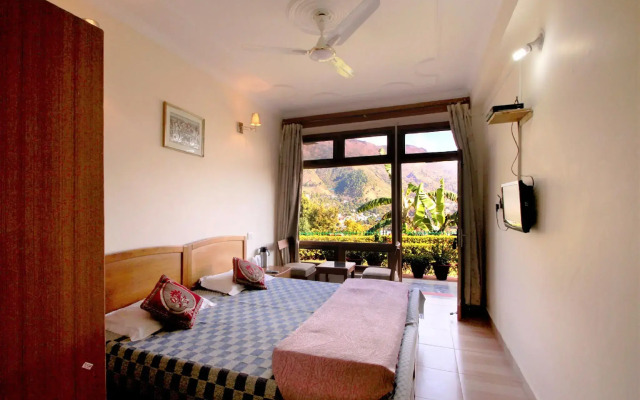 Hotel Lake Inn - A Luxury Lake View Hotel