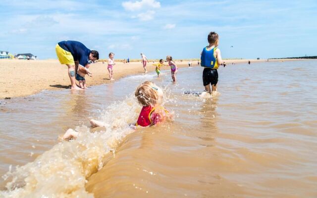 Beautiful Cosy 2-bed Caravan in Clacton-on-sea